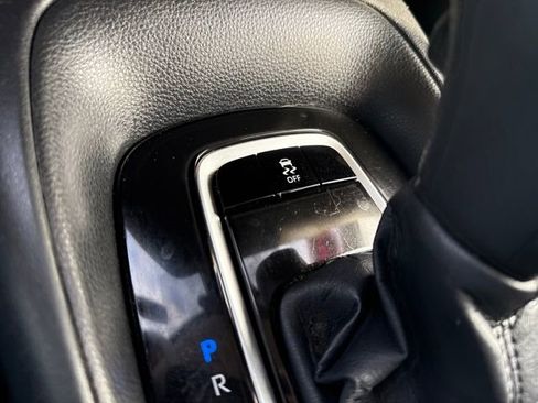 Used 2021 Toyota Corolla LE image 31