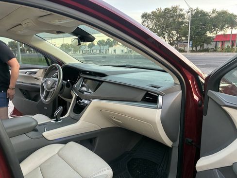 Used 2018 Cadillac XT5 Luxury w/ Driver Awareness Package FWD image 14