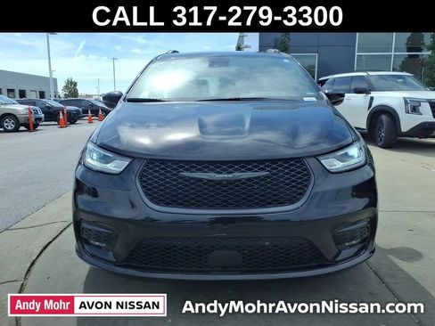 Used 2026 Chrysler Pacifica Limited w/ S Appearance Package FWD image 3
