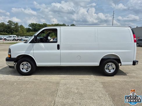 Used 2025 Chevrolet Express 2500 w/ Driver Convenience Package RWD image 4