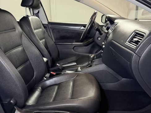 Used 2012 Volkswagen Jetta SE FWD image 6