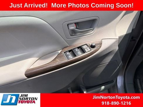 Used 2019 Toyota Sienna XLE Premium FWD image 10