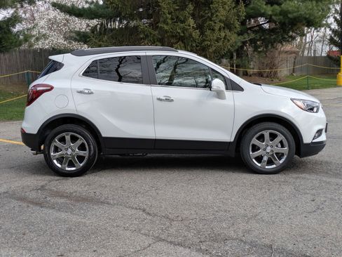 Used 2019 Buick Encore Essence w/ Experience Buick Package AWD/4WD image 8