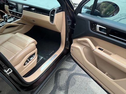 Used 2019 Porsche Cayenne image 31