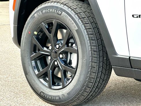 New 2026 Jeep Grand Cherokee L 2WD image 11