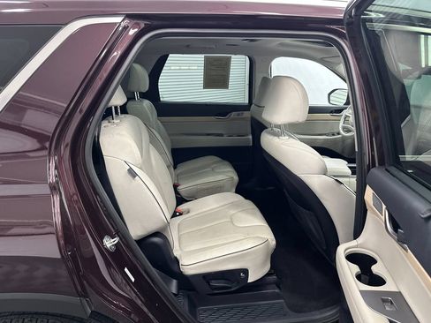 Used 2024 Hyundai Palisade Limited AWD/4WD image 17