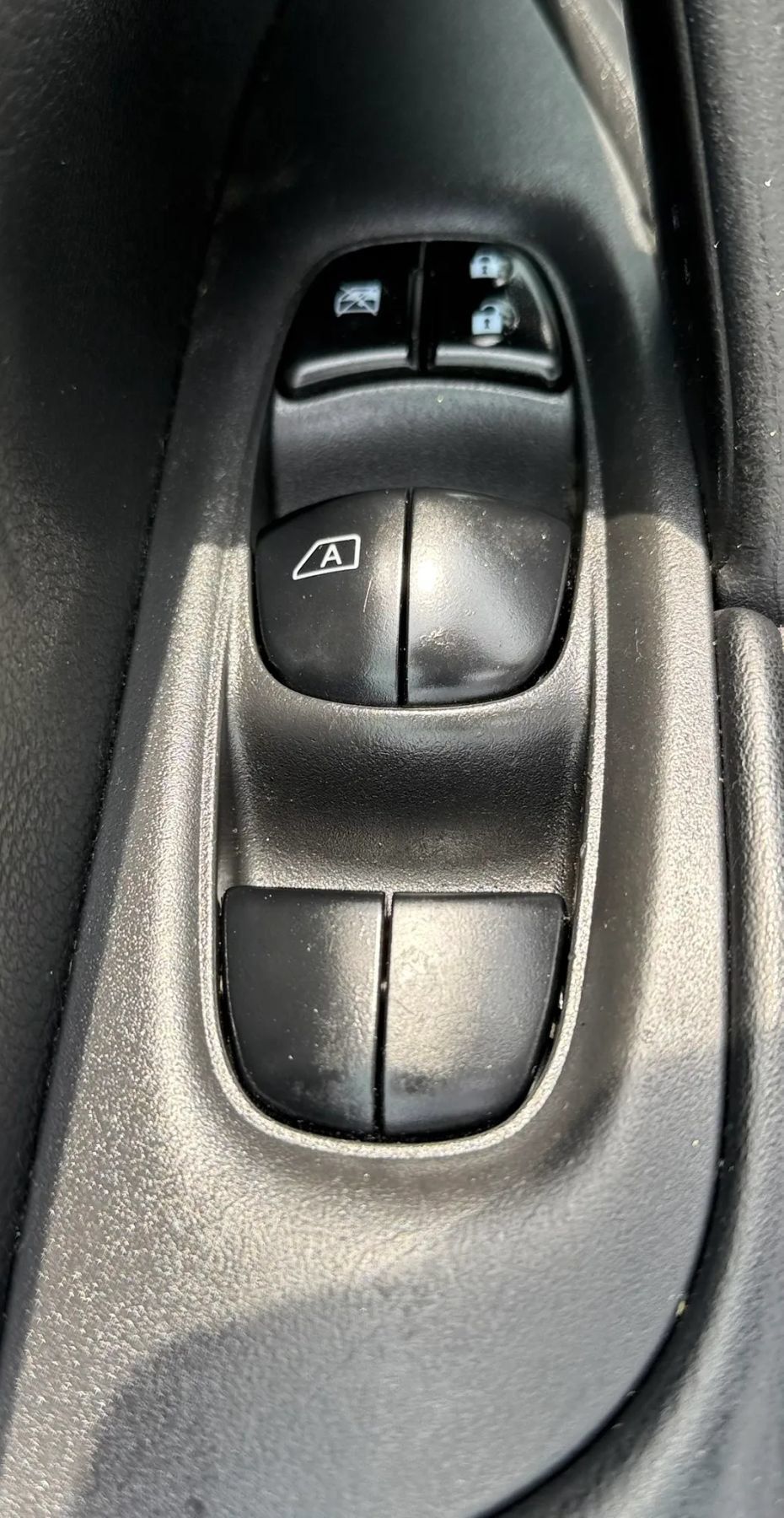 Used 2018 Nissan Rogue S AWD/4WD image 21