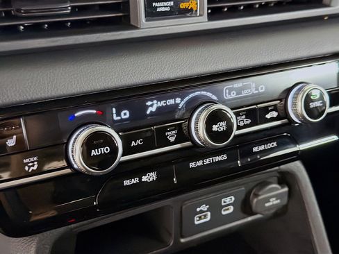 Used 2025 Honda Pilot EX-L image 23