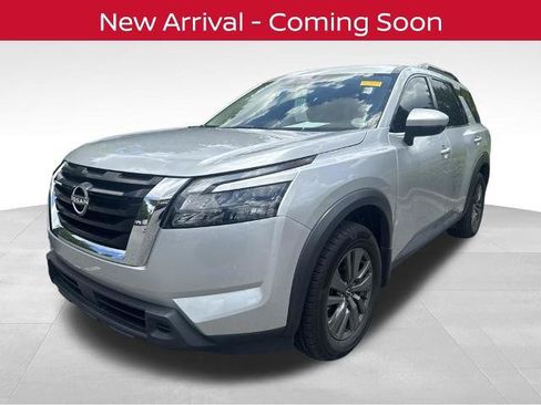 Certified 2023 Nissan Pathfinder SV FWD image 2