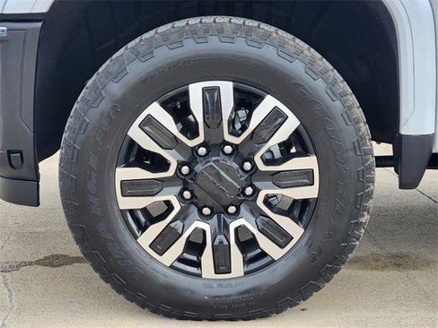 Used 2026 GMC Sierra 2500 Denali Ultimate image 8