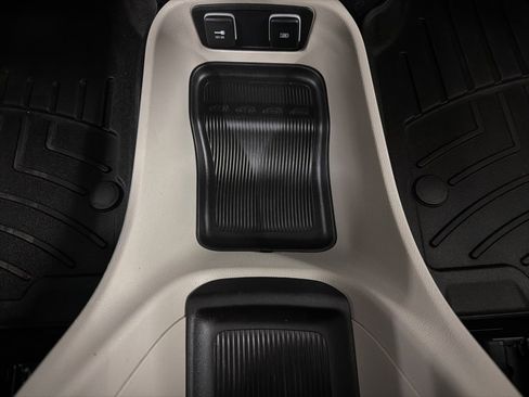 Used 2020 Chrysler Pacifica Touring-L image 20