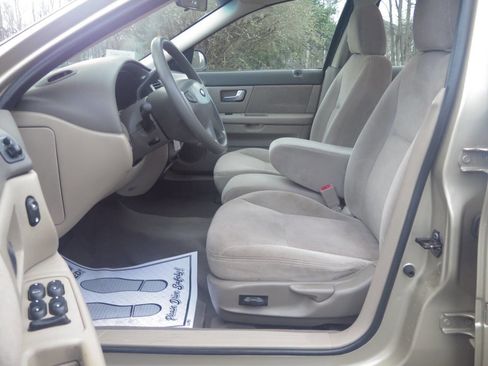 Used 2000 Ford Taurus SES image 10