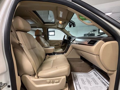 Used 2014 Cadillac Escalade Premium AWD/4WD image 13