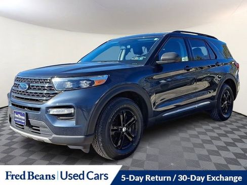 Certified 2022 Ford Explorer XLT w/ Equipment Group 202A image 3