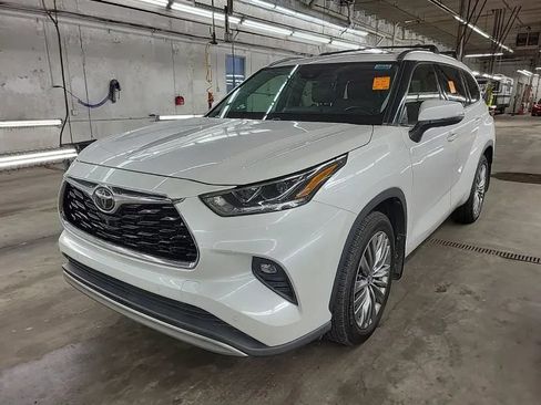 Used 2020 Toyota Highlander Platinum AWD/4WD image 1