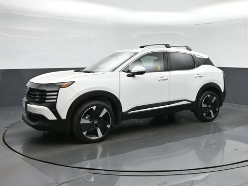 Used 2025 Nissan Kicks SR FWD image 3