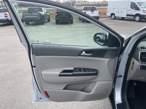 Used 2018 Kia Sportage LX w/ LX Popular Package image 18