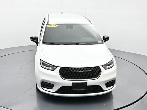 Used 2024 Chrysler Pacifica Limited FWD image 30