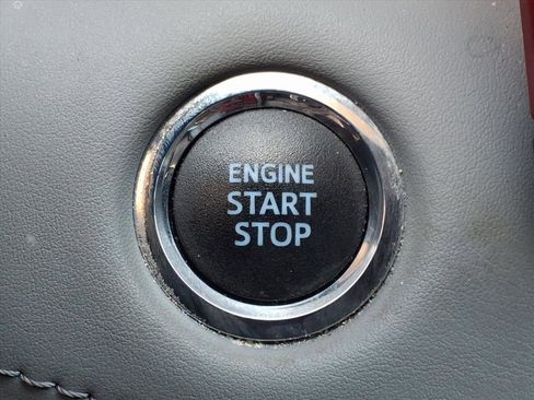 Used 2022 Toyota Highlander XLE image 14