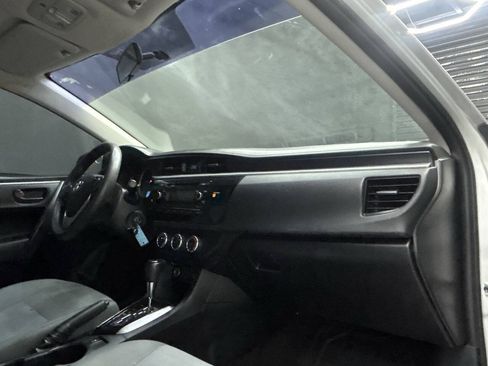 Used 2015 Toyota Corolla L FWD image 28