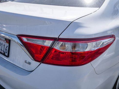 Used 2017 Toyota Camry LE FWD image 11