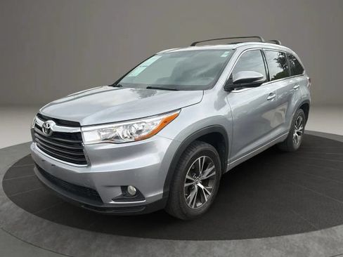 Used 2016 Toyota Highlander XLE FWD image 1