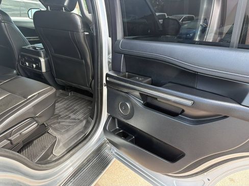 Used 2020 Ford Expedition XLT w/ Equipment Group 202A AWD/4WD image 15