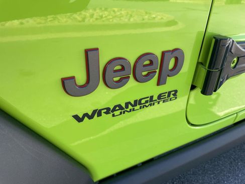 Used 2021 Jeep Wrangler Unlimited Rubicon AWD/4WD image 6
