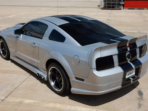 Used 2006 Ford Mustang GT Premium RWD image 7