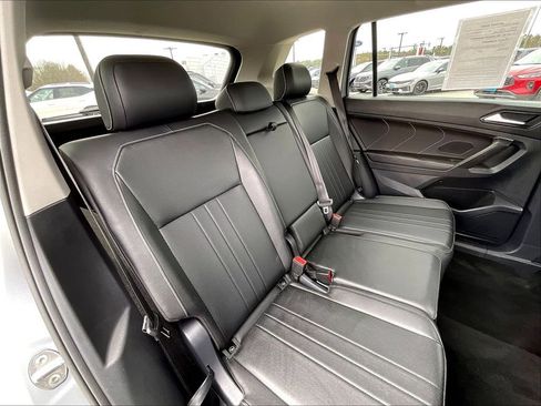 Used 2024 Volkswagen Tiguan SE image 15