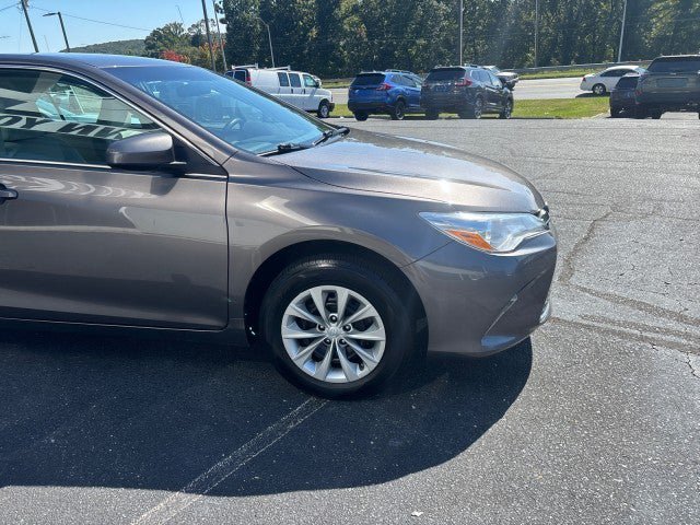 Used 2017 Toyota Camry LE FWD image 5