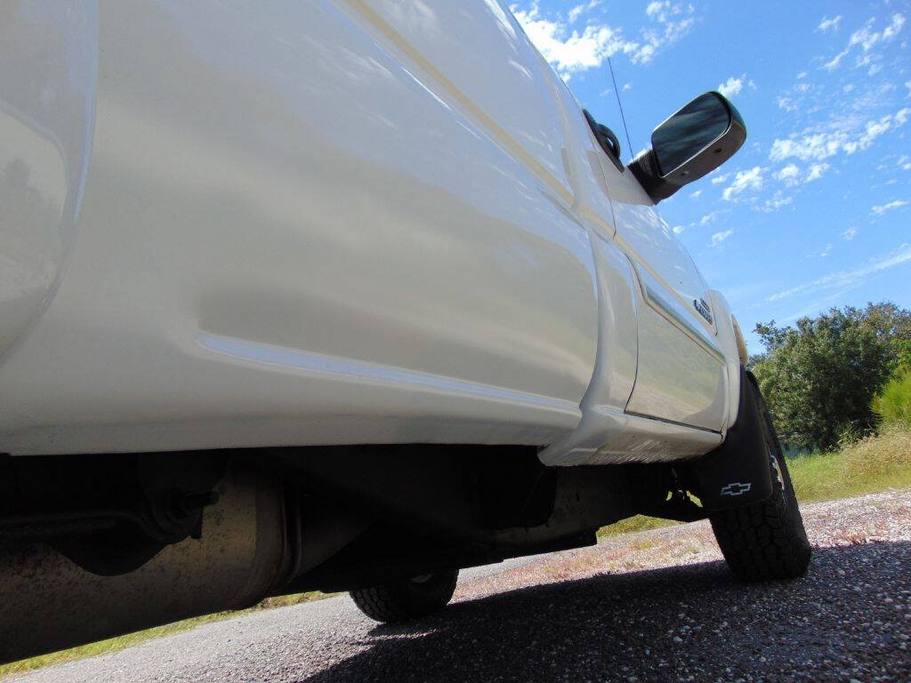 Used 2004 Chevrolet Silverado 2500 LS w/ Snow Plow Prep Package AWD/4WD image 24