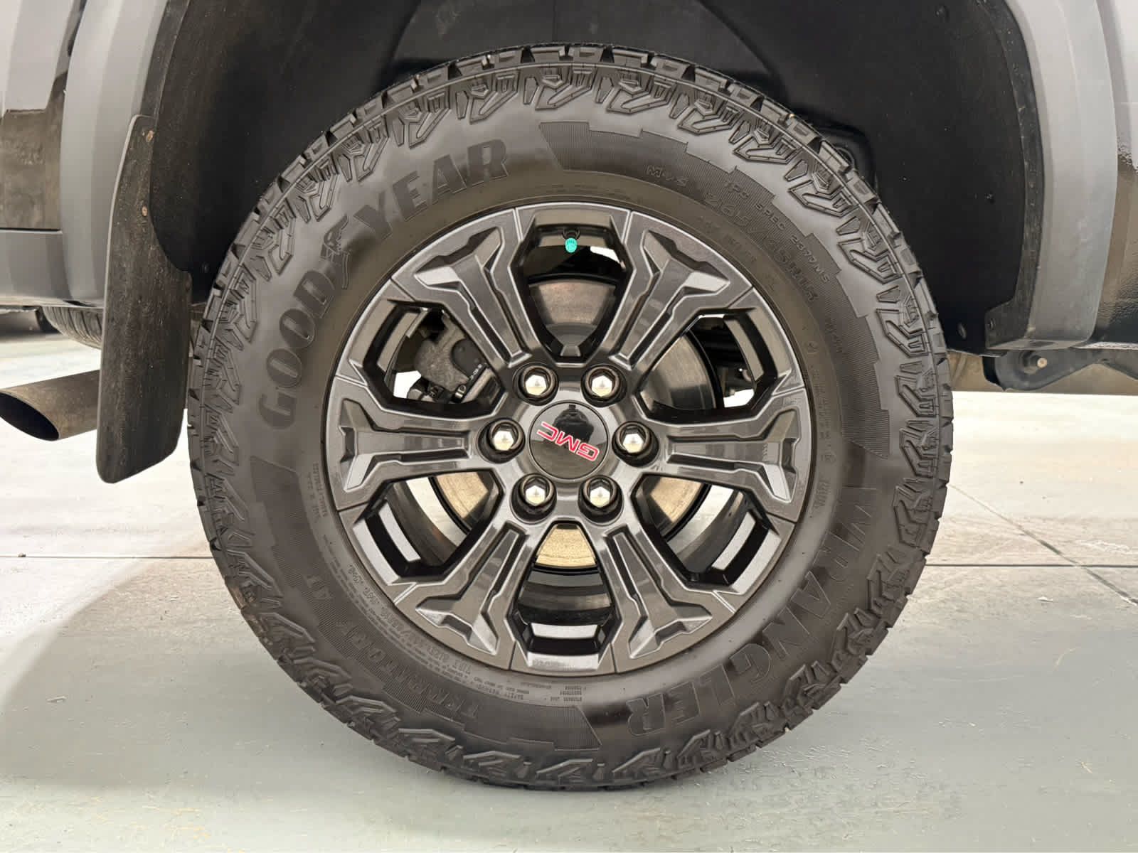 Used 2024 GMC Canyon Elevation w/ Convenience Package AWD/4WD image 10
