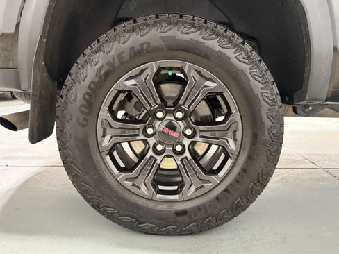 Used 2024 GMC Canyon Elevation w/ Convenience Package AWD/4WD image 10