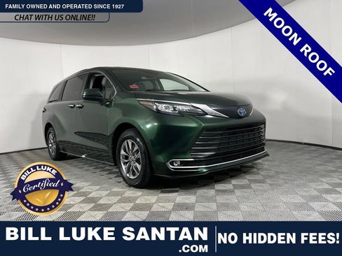 Used 2024 Toyota Sienna XLE image 1