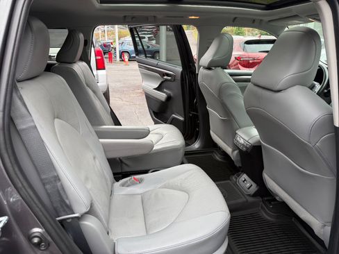 Used 2021 Toyota Highlander Platinum image 21