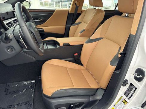 Certified 2025 Lexus ES 300h w/ Premium Package image 11