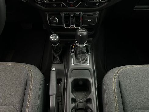 Used 2025 Jeep Wrangler Sport S image 14