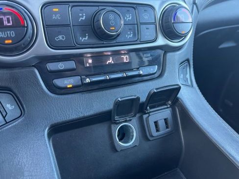 Used 2018 Chevrolet Suburban LT image 30