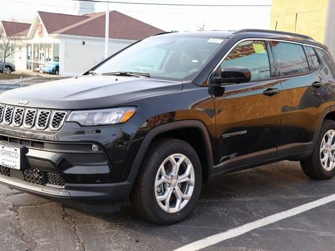 New 2024 Jeep Compass Latitude w/ Convenience Group AWD/4WD image 4