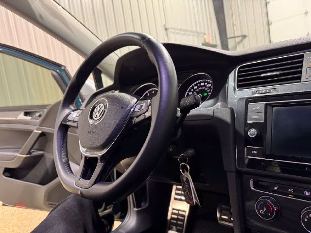 Used 2018 Volkswagen Golf Alltrack AWD/4WD image 13