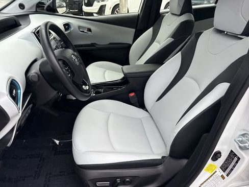 Used 2022 Toyota Prius XLE w/ Premium Convenience Package FWD image 11