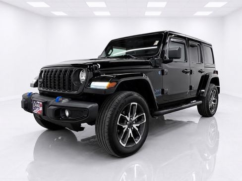 Used 2024 Jeep Wrangler Unlimited w/ Convenience Group AWD/4WD image 4