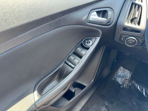 Used 2016 Ford Focus SE FWD image 28