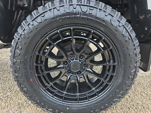 Used 2023 Toyota Tacoma TRD Sport w/ Black Out Package (TMS) image 11