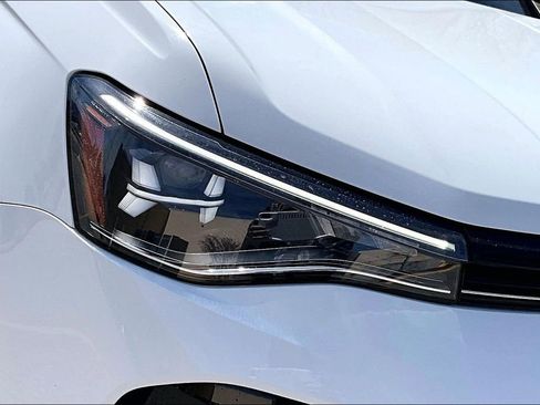 Used 2025 Volkswagen Taos SE image 29