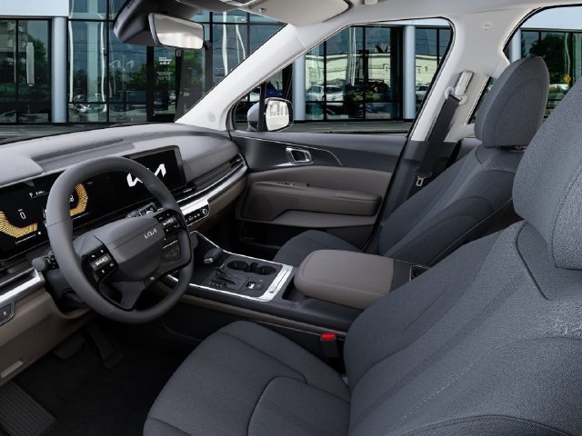 New 2027 Kia Carnival LX FWD image 17