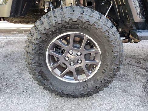 Used 2023 Jeep Gladiator Overland AWD/4WD image 5
