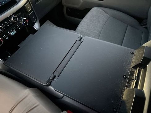 Used 2022 Ford F150 Lightning XLT image 36