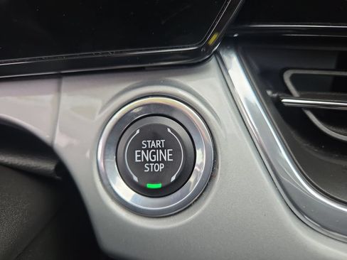 Used 2025 Chevrolet Trax LT FWD image 32